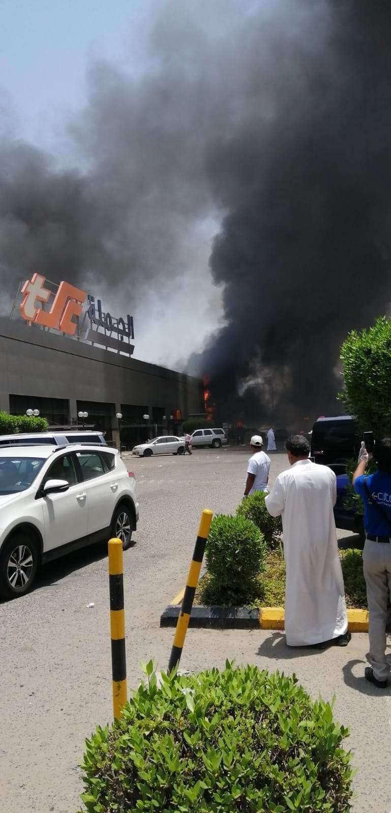 fire-brokeout-at-sultan-center_kuwait