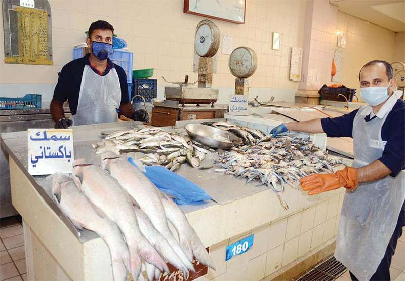 parallel-markets-spring-up-selling-fish-outside-at-high-rates_kuwait