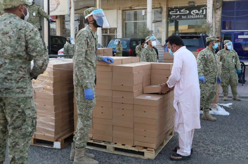 kuwait-national-guard-distributes-food-baskets-to-expats-in-hawally_kuwait