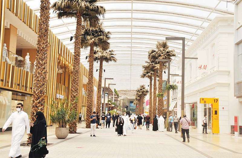 municipality-shuts-down-some-shops-at-avenues-mall_kuwait
