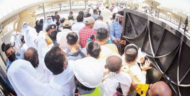 hundreds-of-visitors-at-paci-building-some-attempt-to-enter-without-appointments_kuwait