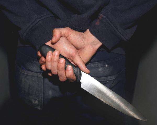 an-iranian-grocer-stabbed,-robbed_kuwait