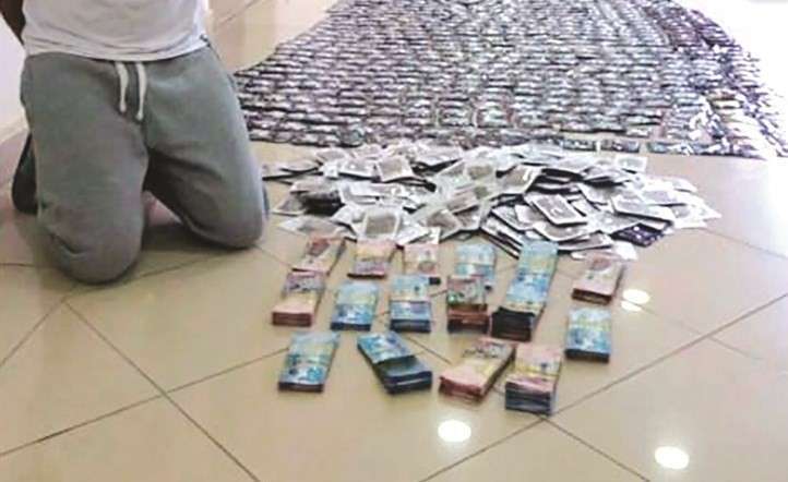 3-drug-dealers-arrested-with-drugs-and-10000-kd_kuwait