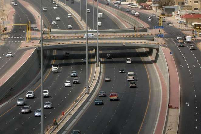 left-side-emergency-lane-used-to-expand-some-highways-to-fourlane_kuwait
