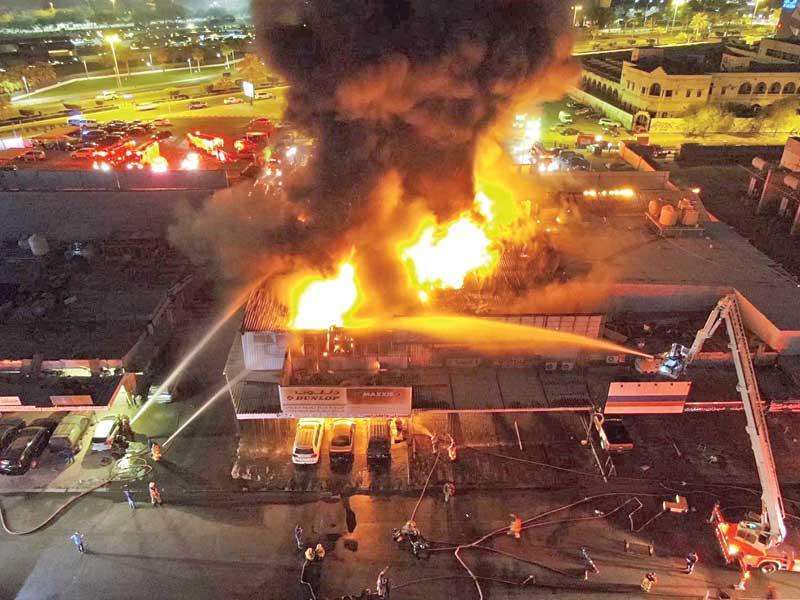 4-firefighters-were-injured-in-a-fire-that-gutted-9-shops-in-mirqab_kuwait