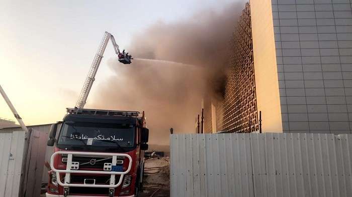 firefighters-battle-raging-blaze_kuwait