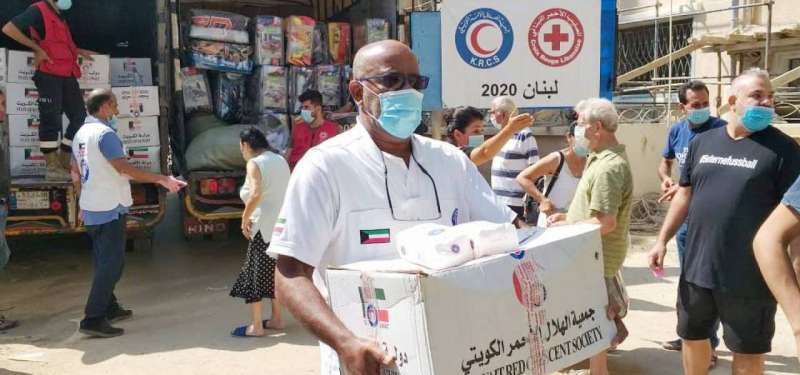 the-red-crescent-distributes-relief-supplies-to-a-thousand-affected-families-in-beirut_kuwait