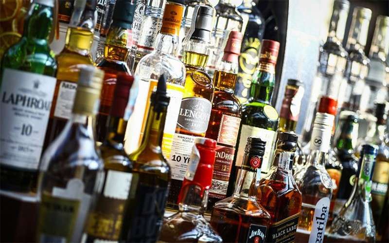 الشروط اللازمة للحصول على ترخيص بيع المشروبات الكحولية في الإمارات