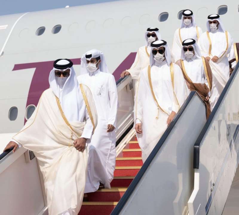 the-amir-of-qatar-arrives-to-offer-condolences_kuwait