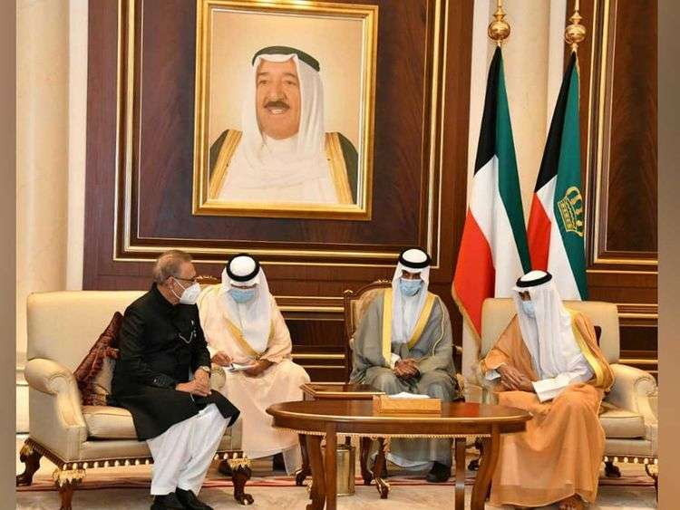 pakistan-president-alvi-visits-kuwait-to-offer-condolences_kuwait