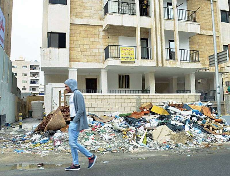 no-cleaners-to-lift-garbage-piles_kuwait
