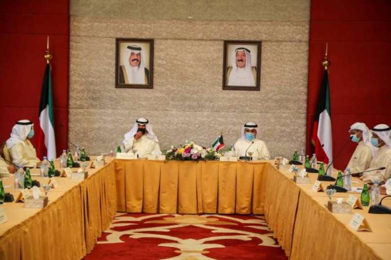 foreign-minister-holds-a-meeting-with-his-aides_kuwait