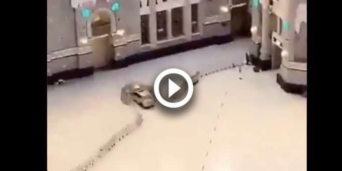 saudi-man-crashes-car-into-gates-of-grand-mosque_kuwait