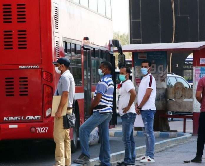 expat-robbed-of-kd450-while-waiting-for-a-bus_kuwait