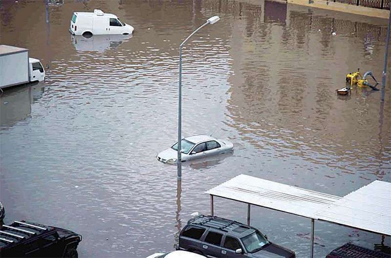 fire-dept-rescues-83-people-trapped-in-cars-as-heavy-rain-lashes-country_kuwait