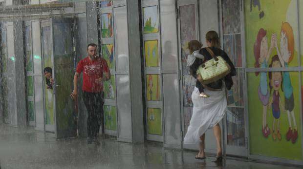 heavy-rain-hits-dubai-and-sharjah-,-abu-dhabi-orders-schools-to-close-due-to-rain_kuwait