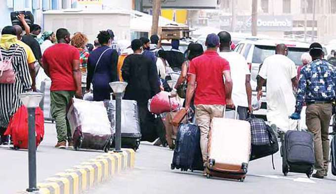 kuwaits-efforts-to-cut-number-of-expat-workers-bearing-fruit_kuwait
