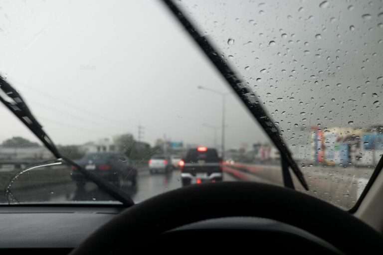 drivers-urged-to-be-cautious-due-to-rain_kuwait