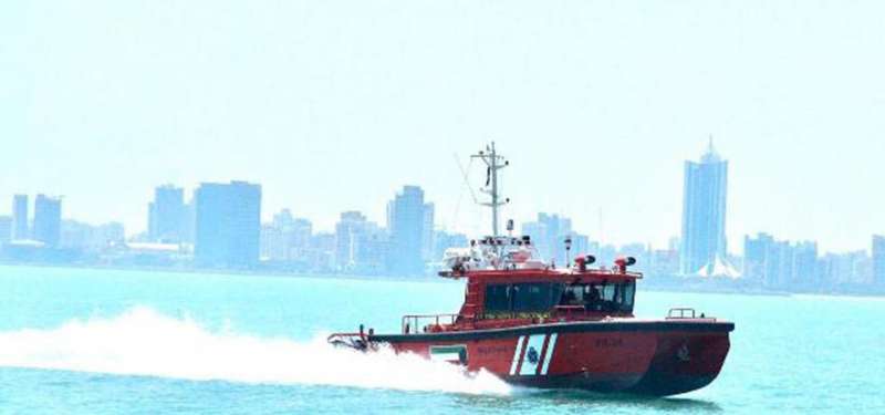 the-marine-firefighters-rescue-7-people-from-drowning-after-their-boat-had-an-accident_kuwait