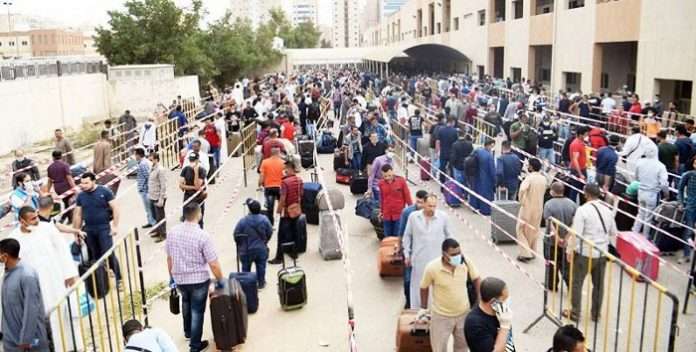 kuwait-population-falls-as-expatriates-leave-en-masse_kuwait