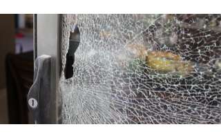 a-16-year-old-bedoun,-wallet-snatcher-dies-after-crashing-into-glass-door_kuwait