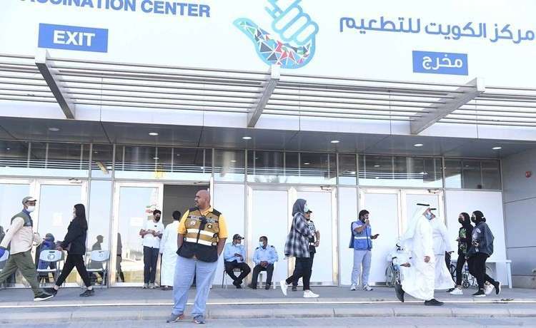 a-large-turnout-of-16yearsolds-to-receive-vaccine-against-coronavirus_kuwait
