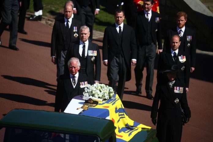 queen-elizabeth-stands-alone-as-her-strength-philip-is-laid-to-rest_kuwait