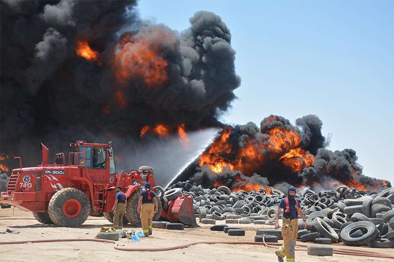 5-firefighting-teams-brings-salmi-tyres-graveyard-fire-under-control_kuwait