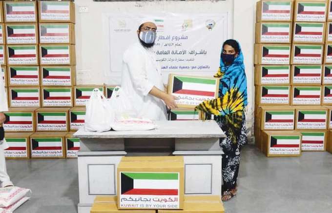kuwait-embassy-in-new-delhi-distributes-food-kits_kuwait