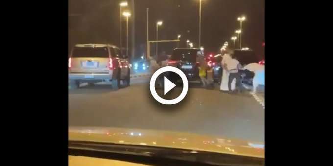 3-hurt-in-fierce-street-fighting_kuwait
