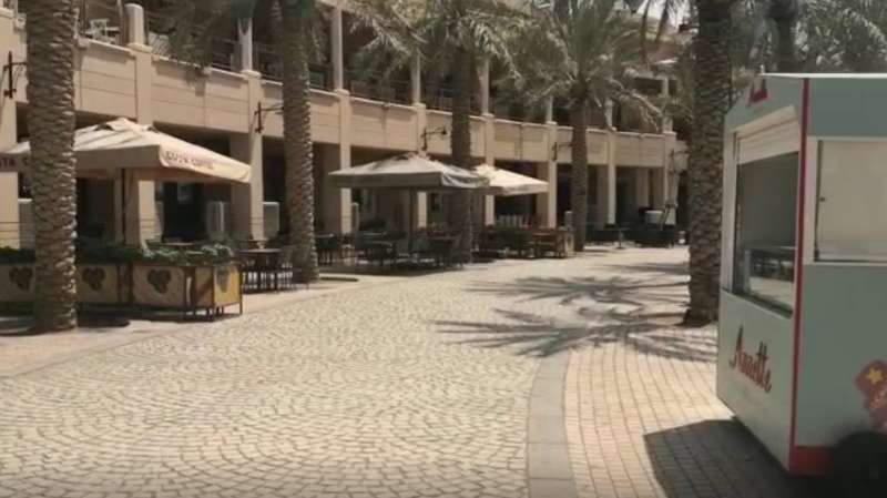 almost-empty-restaurants-and-cafes-on-the-first-day-of-implementing-the-decision-to-prevent-entry-to-nonvaccinated-people_kuwait