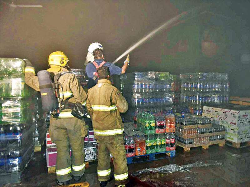 3-people-injured-in-a-warehouse-fire-in-sulaibiya_kuwait