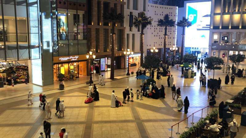 malls-are-back-to-life-after-800-pm_kuwait