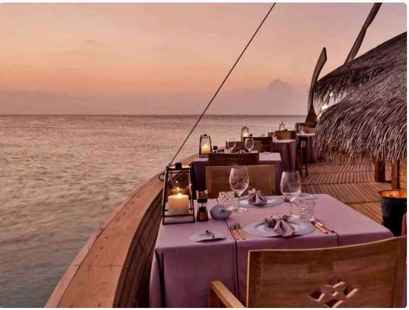 floating-restaurants-docked-on-the-shores-of-kuwait_kuwait