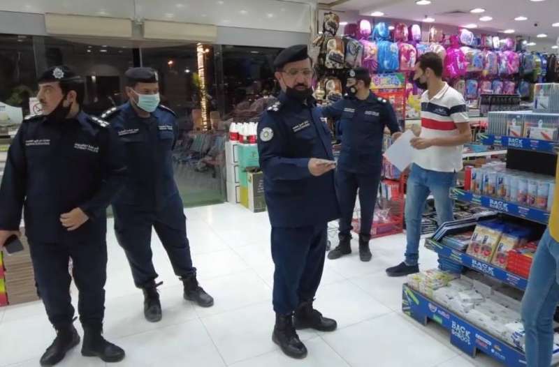security-check-catch-80-residency-violators-from-qurain-market-checking-to-continue-in-coming-days_kuwait