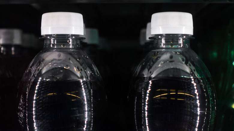 man-dies-after-guzzling-15-litres-of-carbonated-drink-in-10-minutes_kuwait