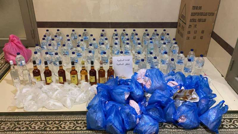 two-bootleggers-arrested-one-escape-_kuwait