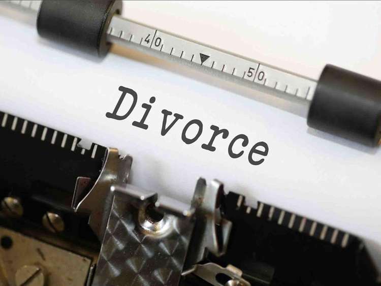 egypt-man-files-for-divorce-after-wife-steals-neighbours-clothes_kuwait