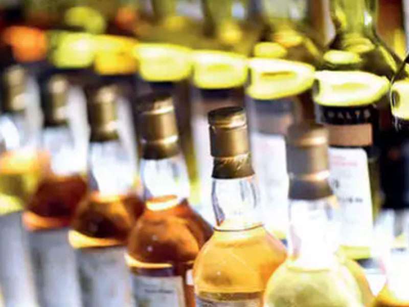 a-delivery-man-was-arrested-with-local-alcohol_kuwait