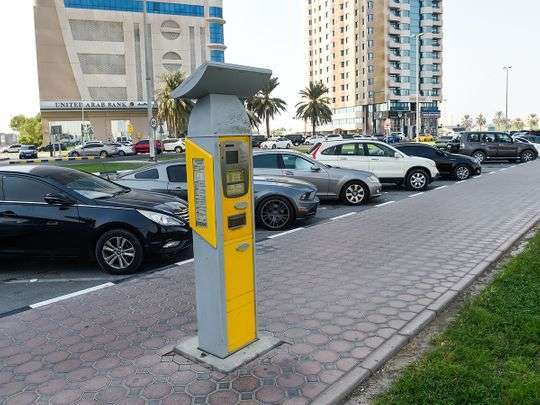 taking-action-against-vehicles-parked-on-sidewalks_kuwait