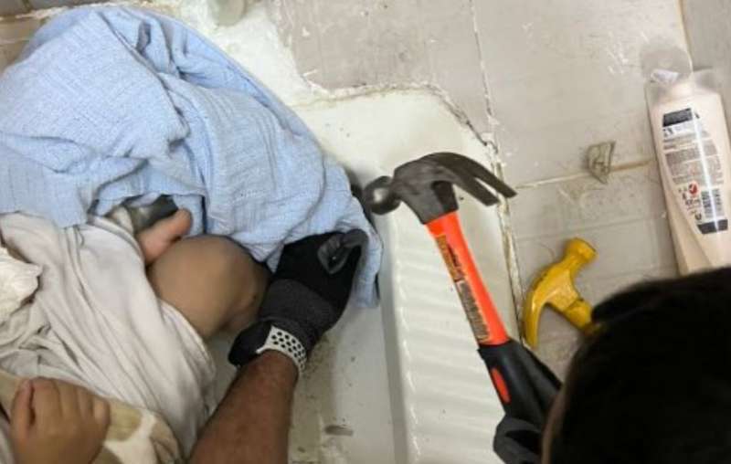 in-mangaffirefighters-rescue-a-child-whose-leg-got-stuck-in-a-toilet_kuwait