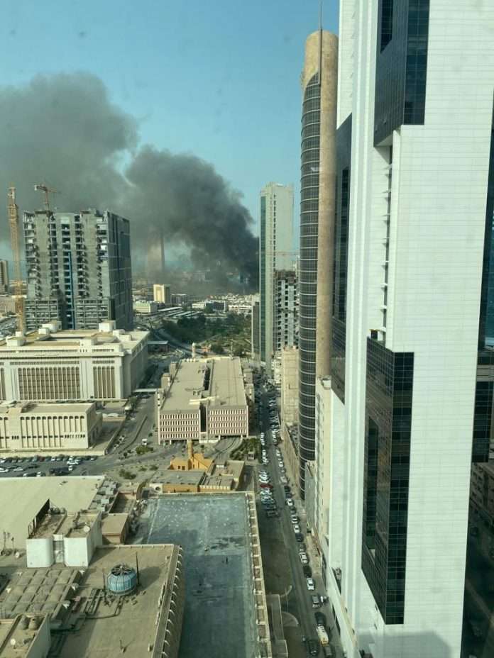 a-large-fire-breaks-out-in-mubarakiya-market_kuwait