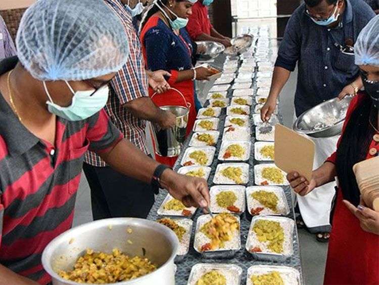 charities-start-distributing-meals-to-fasting-muslims_kuwait