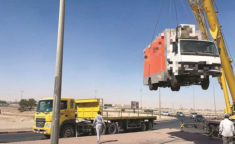 authorities-confiscated-11-cars-and-4-mobile-grocery-stores_kuwait