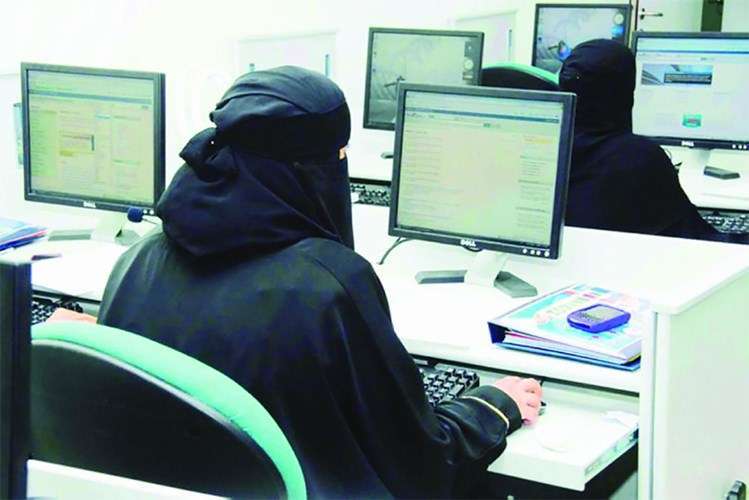women-are-leaving-the-private-sector-in-droves_kuwait