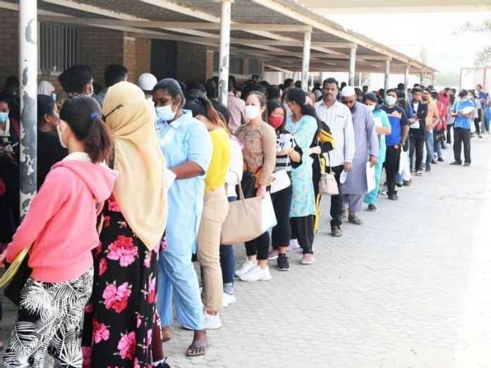 overcrowded-labor-examination-centers-long-eid-holidays-added-insult-to-injury_kuwait