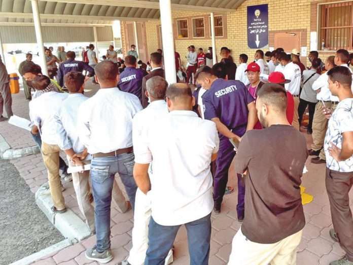 queues-at-labor-health-inspection-centers-reveal-government-inaction_kuwait