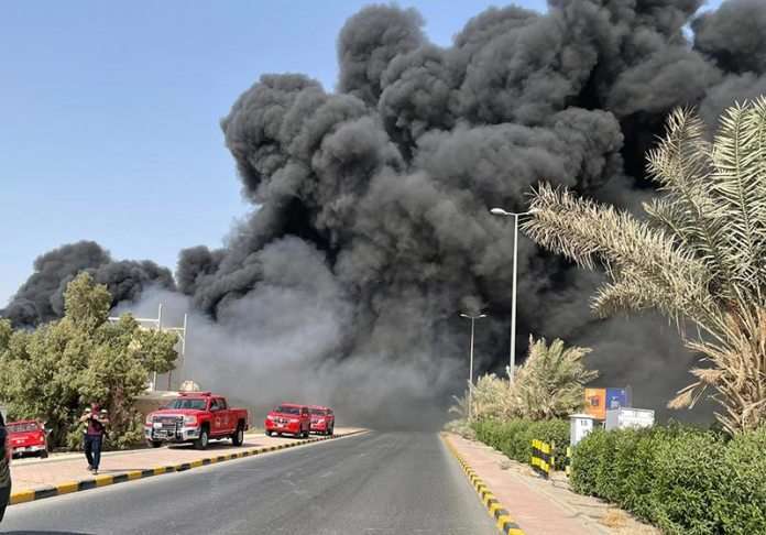 a-huge-fire-breaks-out-in-al-rai_kuwait