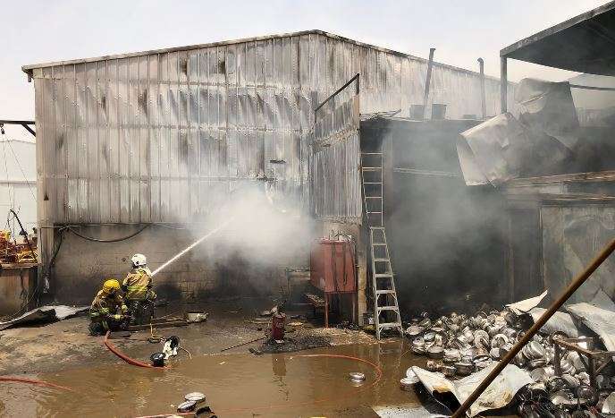 fire-at-mina-abdullah-scrapyard-injures-five-firefighters_kuwait