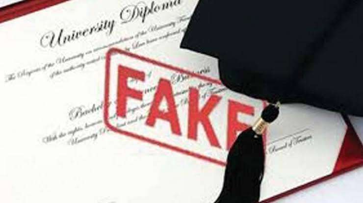 a-kuwaiti-government-staff-who-got-a-job-with-a-fake-degree-will-be-forced-to-return-their-salary_kuwait